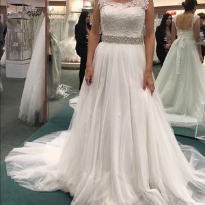 Wedding dress size 4 brand new with tags